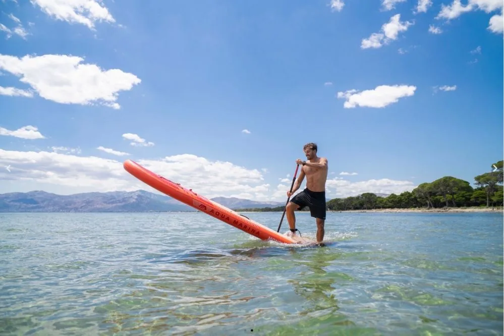 Aqua Marina SUP im flachen Wasser